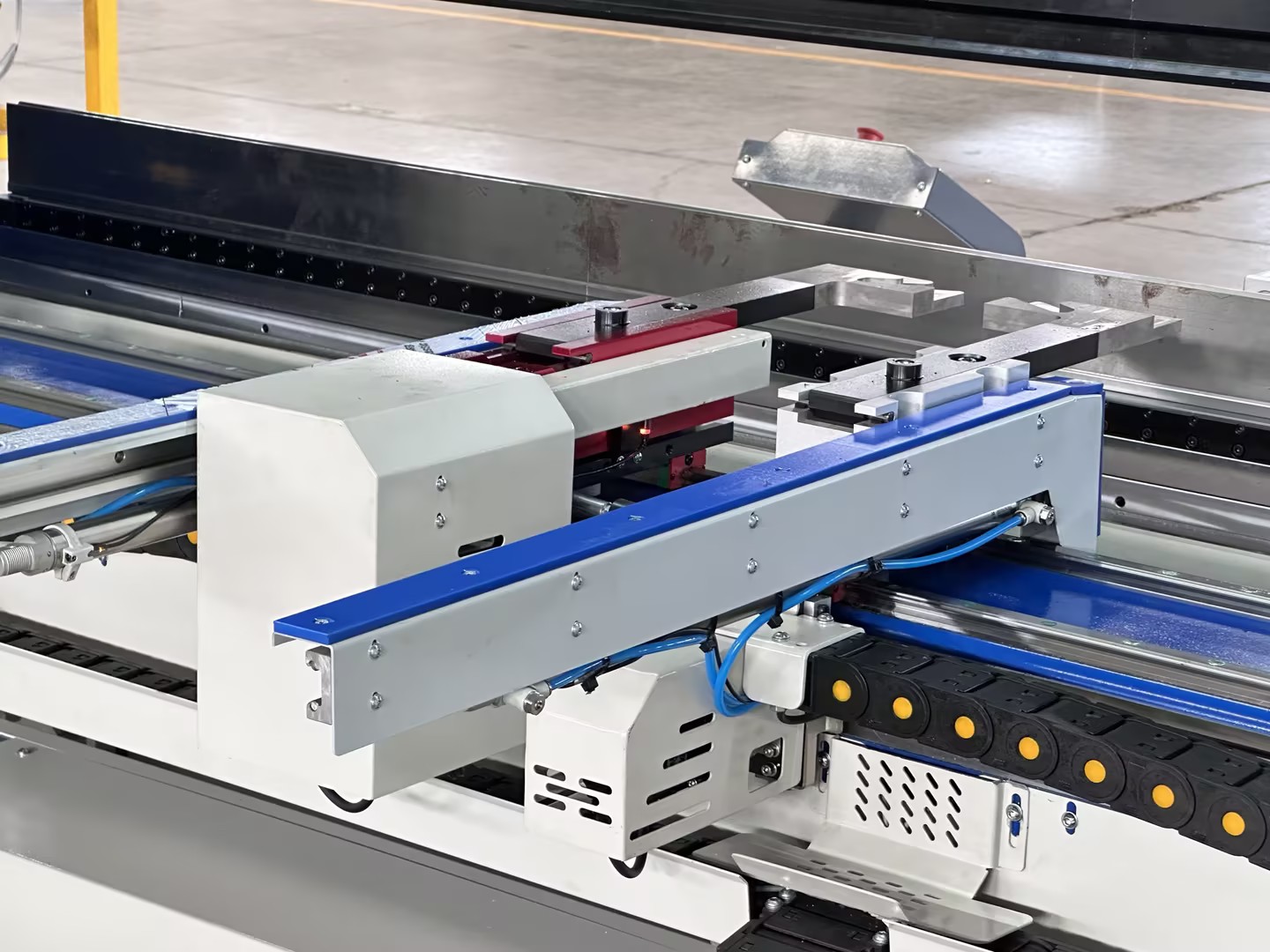 G-Press GHX Serie mit Delem Steuerung alternativ Cybelec